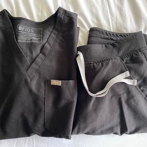 BLACK FIGS Set: Size SMALL - Catarina One-Pocket Top & Zamora Jogger Pants